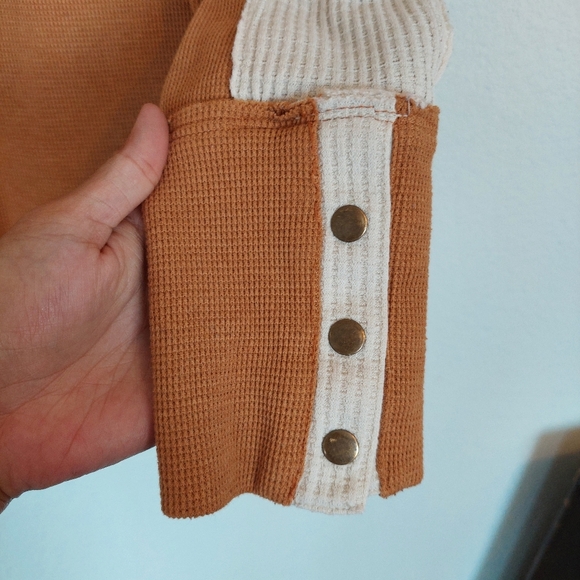 We The Free Tasha Thermal Henley Top Size Large - Picture 5 of 10